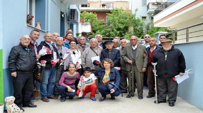 Köy Enstitülü öğretmenleri İzmir de biraraya getiren etkinlik 
